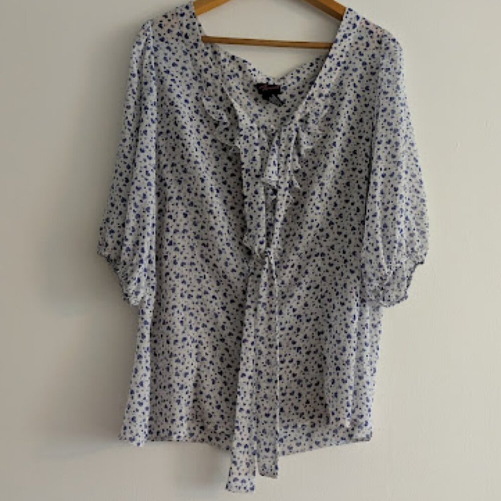 Torrid Blue and White Heart Blouse Size 2/2X